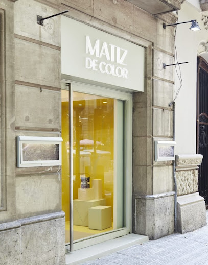 Dirección, horario, teléfono y opiniones de Benjamin Moore en Barcelona