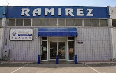 Dirección, horario, teléfono y opiniones de Náutica y Droguería Ramírez en Estepona