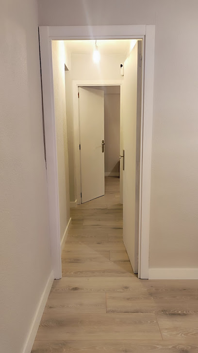 Dirección, horario, teléfono y opiniones de Pintores Centro en Pozuelo de Alarcón