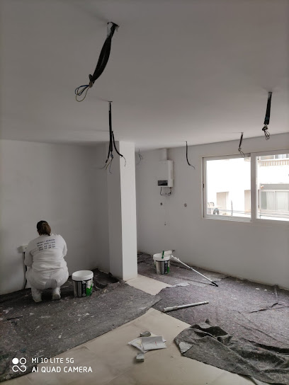 Dirección, horario, teléfono y opiniones de Pintores Mari y Miguel Jesús (Pintamos Todo: Exteriores e Interiores) en Málaga