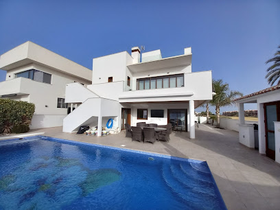 Dirección, horario, teléfono y opiniones de Pintura y Decoración Álvaro Castaño Trejos en Torrevieja