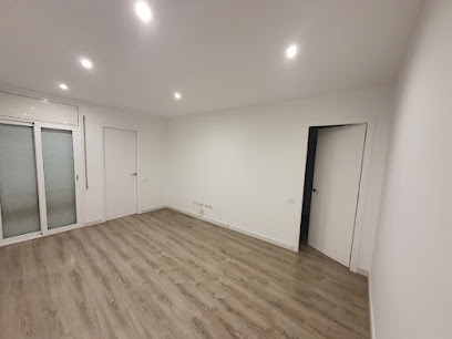 Dirección, horario, teléfono y opiniones de Pinturas Maxi en Cornellà de Llobregat