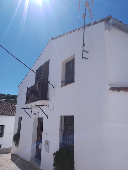 Dirección, horario, teléfono y opiniones de Pinturas Reyes Aplicaciones de Pintura en Huelva
